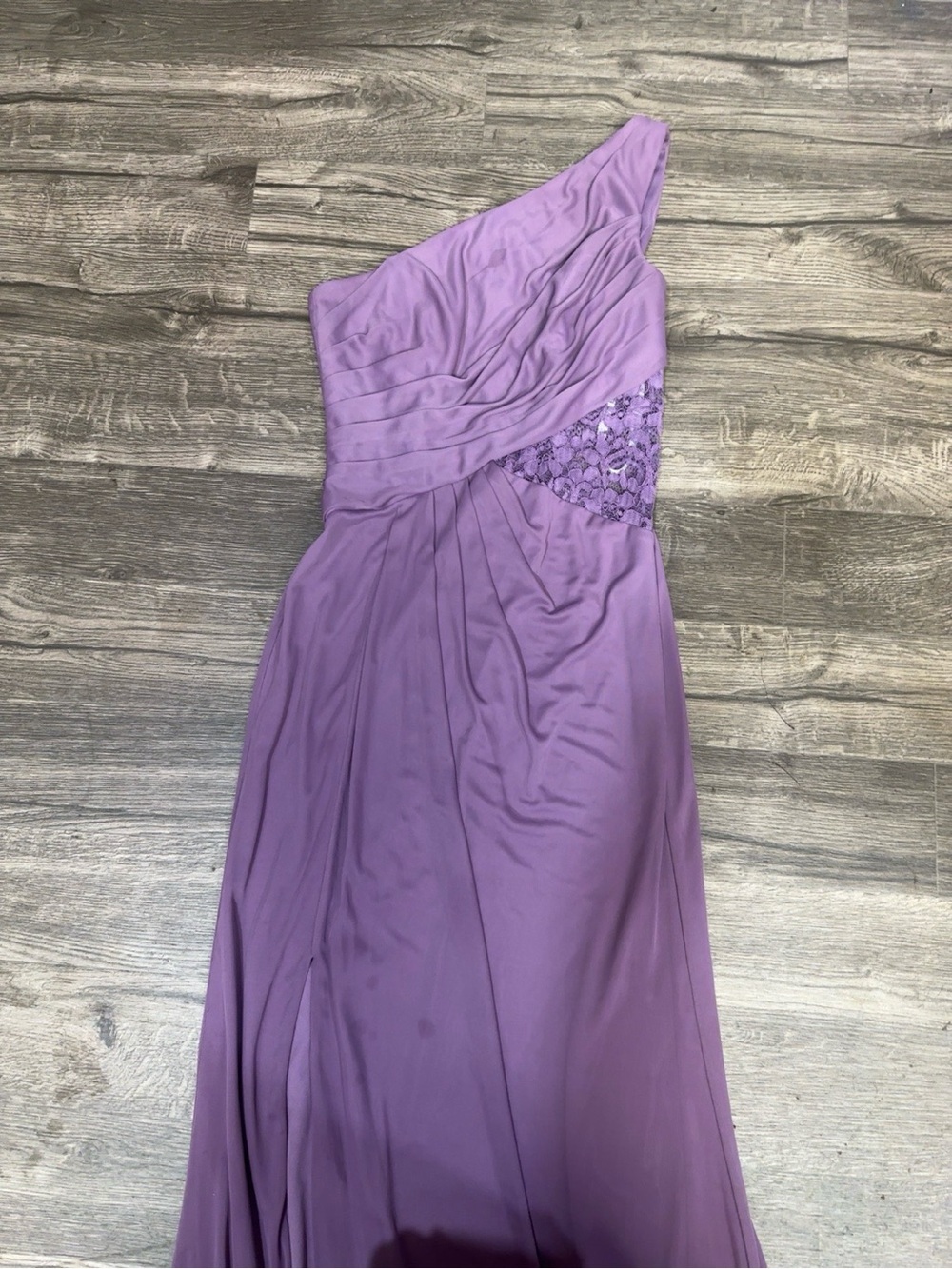 David’s Bridal Lavender One Shoulder Lace Bridesmaid Formal Gown Size 4 - Picture 5 of 10